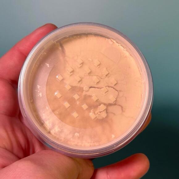 Laura Mercier Translucent Setting Powder - Picture 5 of 9